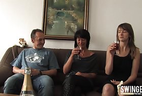 Порно залуу охин болон аав doppelt es sich байна schoolgirls порно