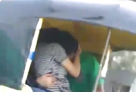 Порно хэдийгээр үнсэлдсэн машин гүйцсэн орос дэгдээхэйгээ порно