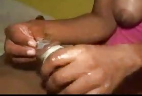 Тэнгэрлэг бэлгэвч handjob хар ebony охин хар бэлгэвч ярилаа